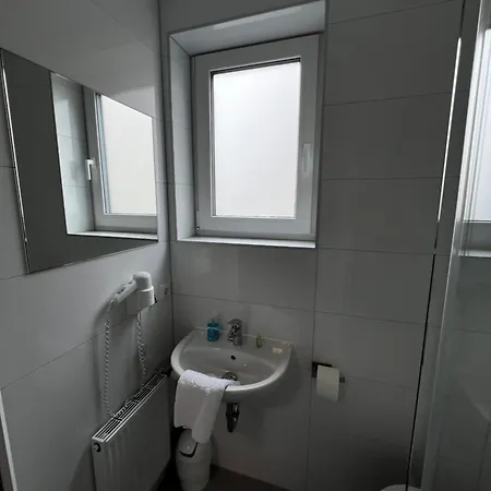 Sleep & Go Otel Unterbalbach